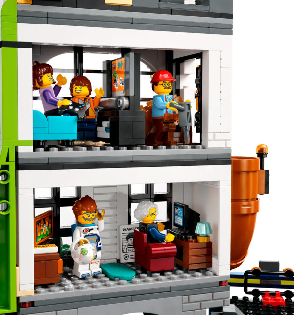 ▻ New LEGO CITY June 2025: set 60473 The City Tower is online in